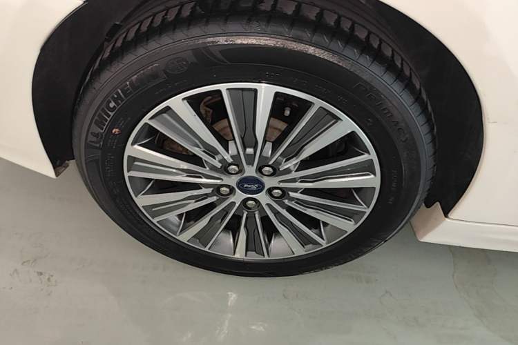 Used Ford Mondeo New Energy 2018 2.0 PHEV Smart-Controlled Fashion Edition China VI Standard Right Rear Wheel Hub