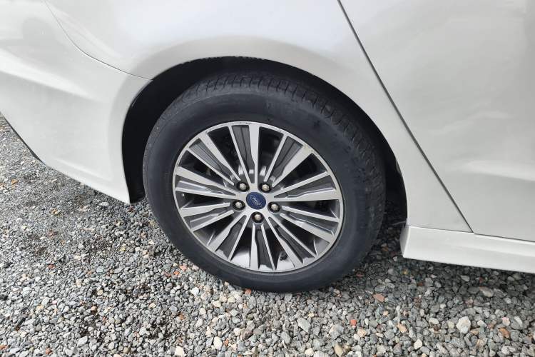 Used Ford Mondeo New Energy 2018 2.0 PHEV Smart-Controlled Fashion Edition China VI Standard Right Rear Wheel Hub