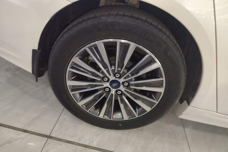 Used Ford Mondeo New Energy 2018 2.0 PHEV Smart-Controlled Fashion Edition China V Standard Right Rear Wheel Hub