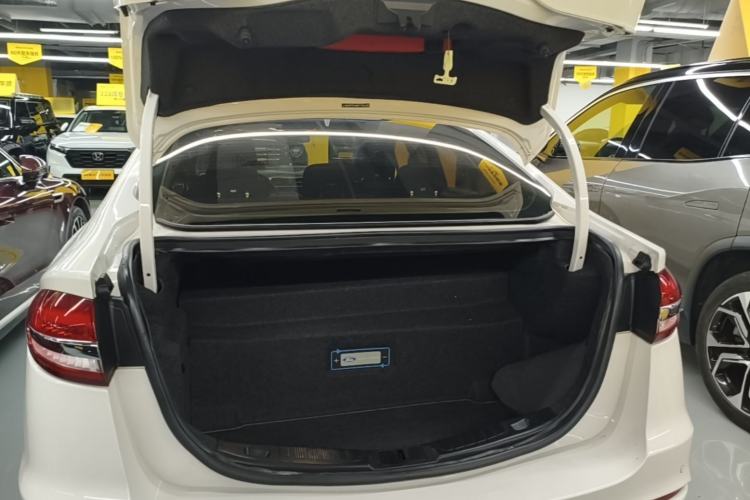 Used Ford Mondeo New Energy 2018 2.0 PHEV Smart-Controlled Fashion Edition China VI Standard Trunk