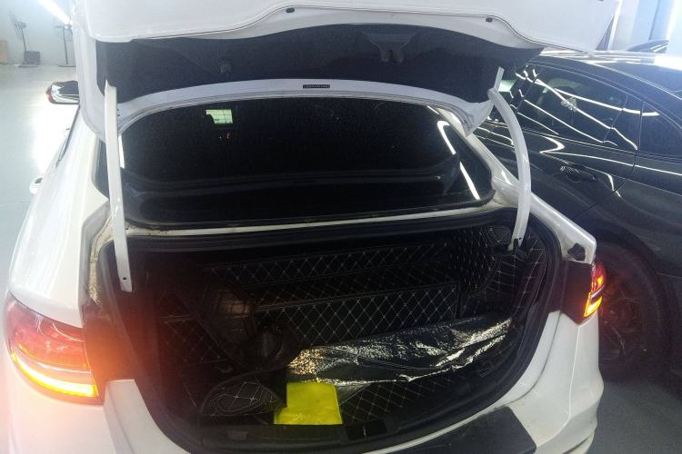 Used Ford Mondeo New Energy 2018 2.0 PHEV Smart-Controlled Fashion Edition China VI Standard Trunk