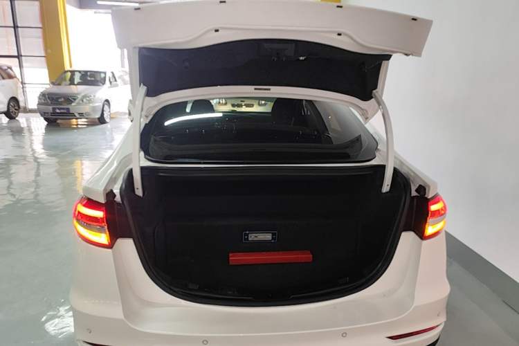 Used Ford Mondeo New Energy 2018 2.0 PHEV Smart-Controlled Fashion Edition China VI Standard Trunk