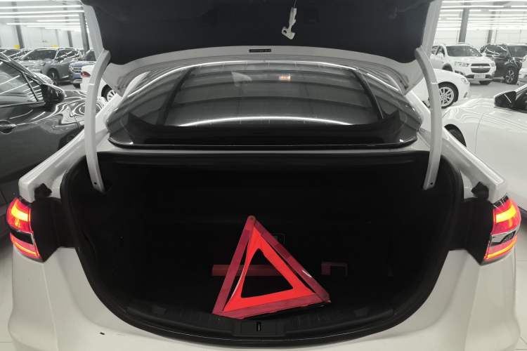 Used Ford Mondeo New Energy 2018 2.0 PHEV Smart-Controlled Fashion Edition China VI Standard Trunk