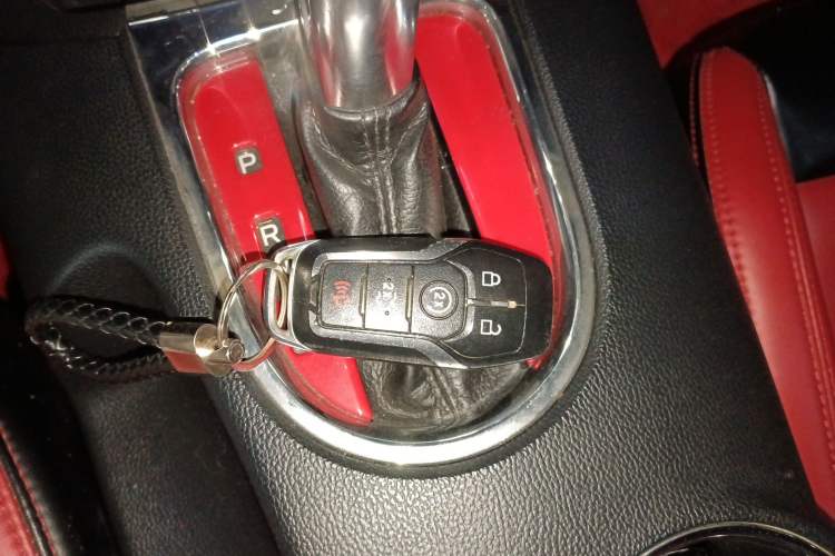 Used Ford Mustang  Interior 1
