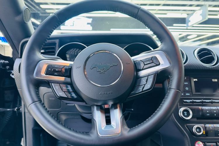 Used Ford Mustang  Interior 1