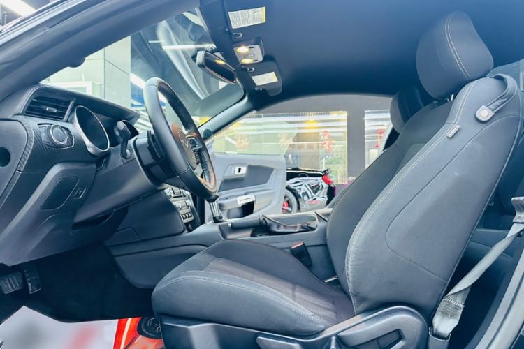 Used Ford Mustang  Interior 4