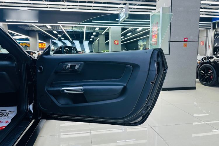 Used Ford Mustang  Interior 9