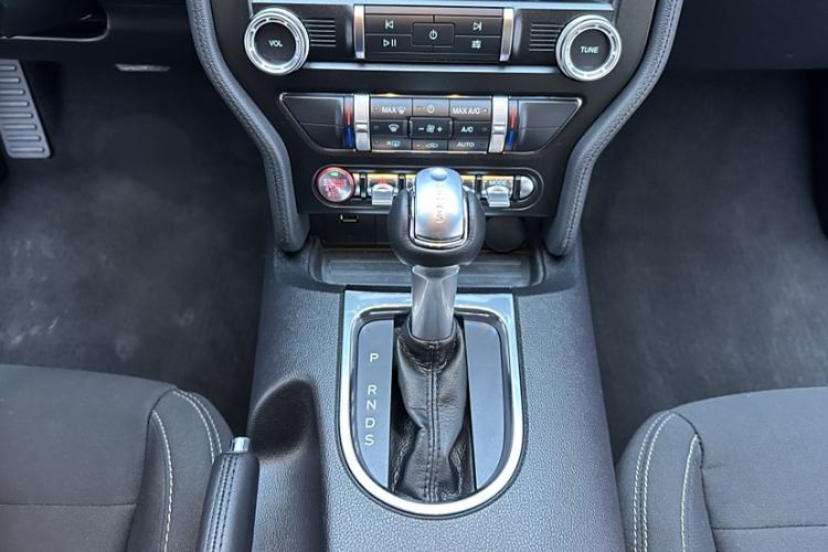 Used Ford Mustang 2019 2.3T Automatic Hardtop Base Version U.S. Specification Interior 2