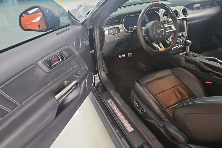 Used Ford Mustang 2019 2.3L EcoBoost Interior 2