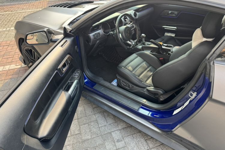 Used Ford Mustang  Interior 4