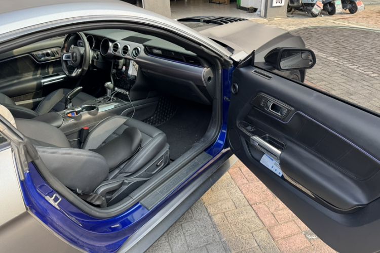 Used Ford Mustang  Interior 8