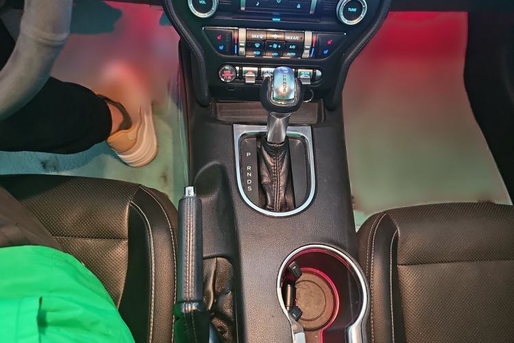 Used Ford Mustang 2019 2.3L EcoBoost Interior 6