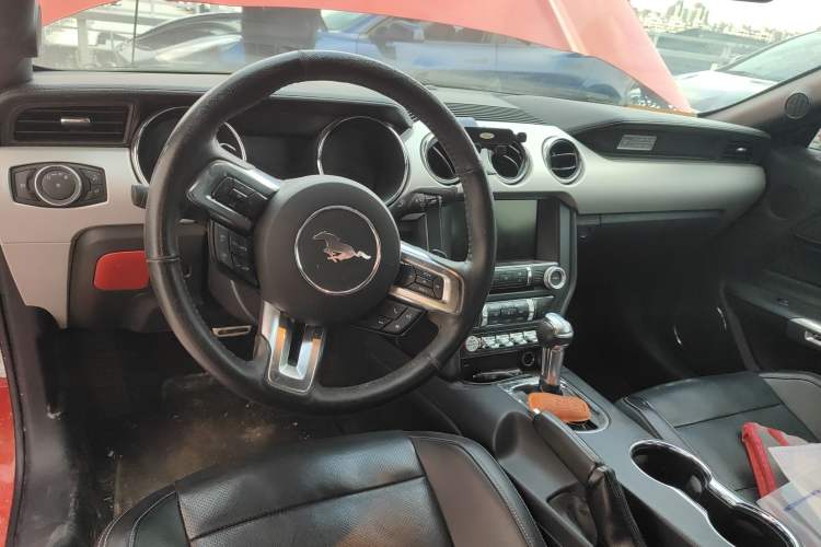 Used Ford Mustang 2015 2.3T Automatic U.S.-Spec Version Center Console