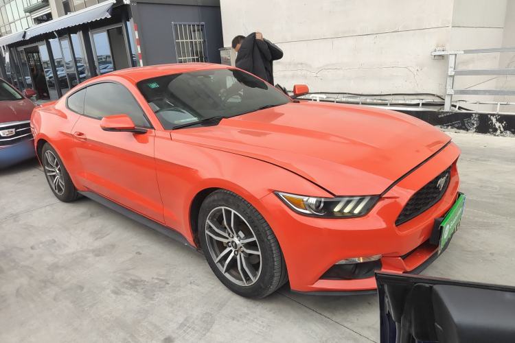 Used Ford Mustang 2015 2.3T Automatic U.S.-Spec Version Front Right 45 Deg