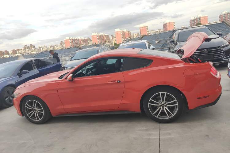 Used Ford Mustang 2015 2.3T Automatic U.S.-Spec Version Left Side