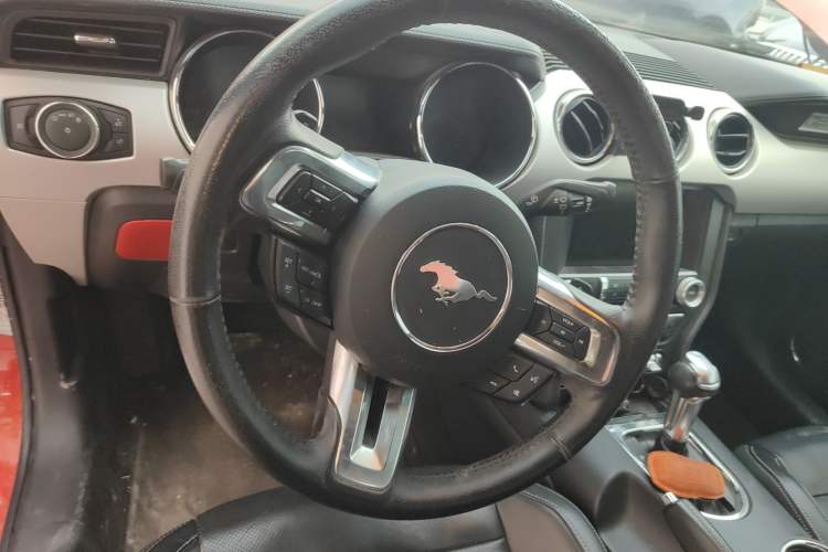 Used Ford Mustang 2015 2.3T Automatic U.S.-Spec Version Steering Wheel