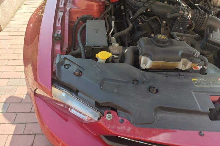 Used Ford Mustang  Engine Bay Right