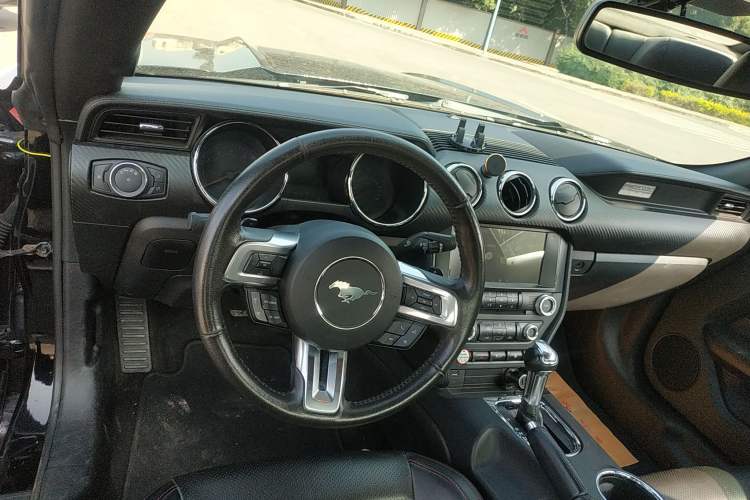 Used Ford Mustang 2013 3.7L Automatic Standard Edition Center Console