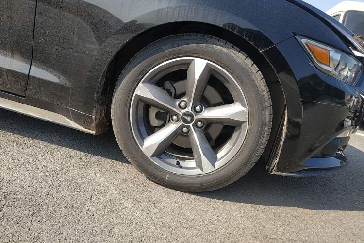 Used Ford Mustang 2013 3.7L Automatic Standard Edition Right Front Wheel Hub