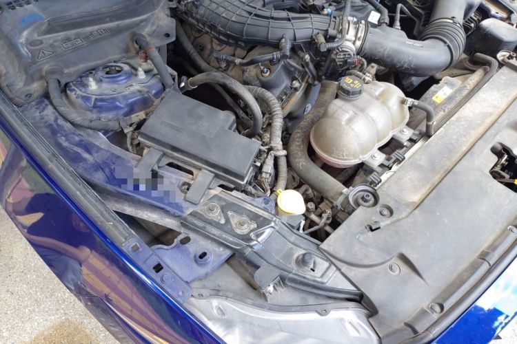 Used Ford Mustang  Engine Bay Right
