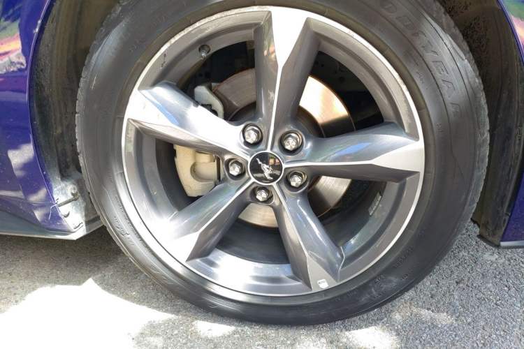 Used Ford Mustang  Right Front Wheel Hub