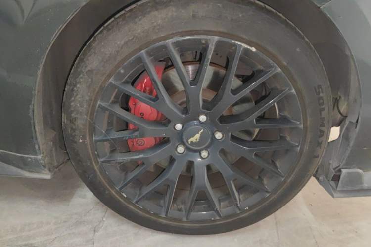 Used Ford Mustang  Right Front Wheel Hub
