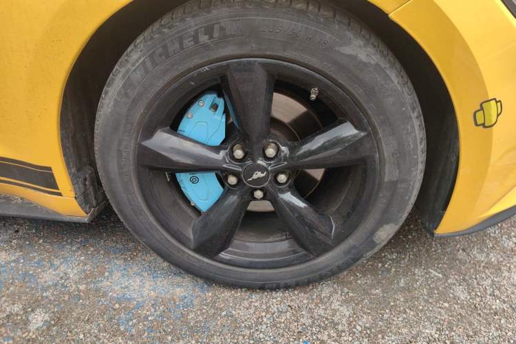 Used Ford Mustang  Right Front Wheel Hub