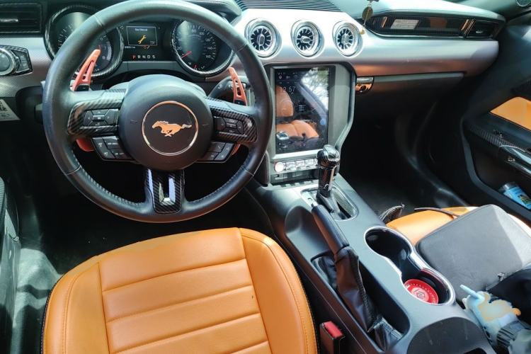 Used Ford Mustang 2015 2.3T Automatic U.S.-Spec Version Center Console