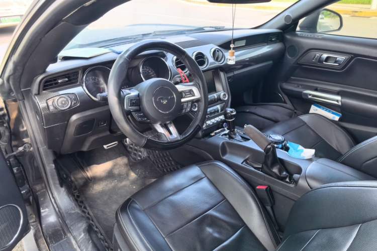 Used Ford Mustang  Center Console