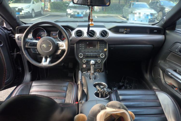 Used Ford Mustang  Center Console