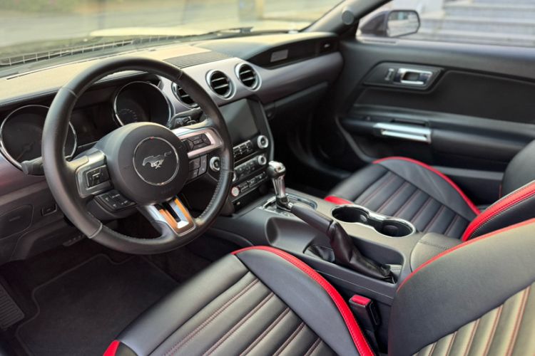 Used Ford Mustang 2015 2.3T Automatic U.S.-Spec Version Interior 1