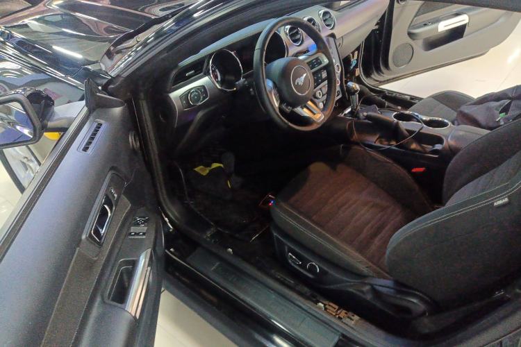 Used Ford Mustang 2015 2.3T Automatic U.S.-Spec Version Interior 3