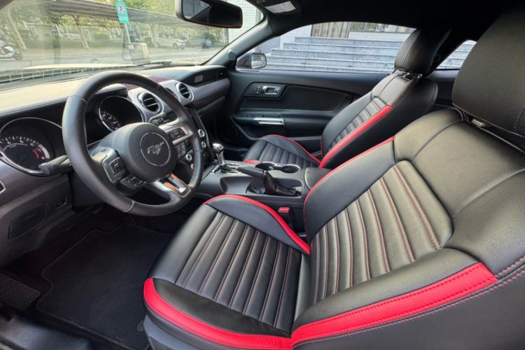 Used Ford Mustang 2015 2.3T Automatic U.S.-Spec Version Interior 3