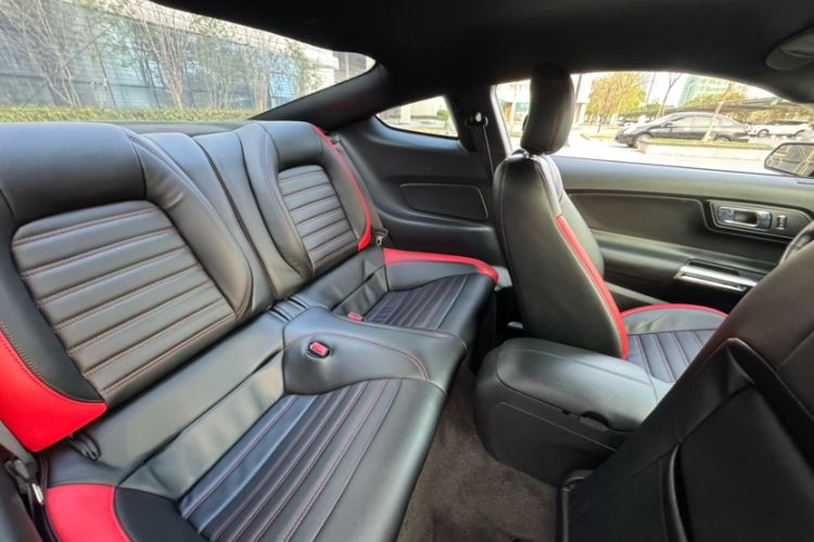Used Ford Mustang 2015 2.3T Automatic U.S.-Spec Version Interior 4