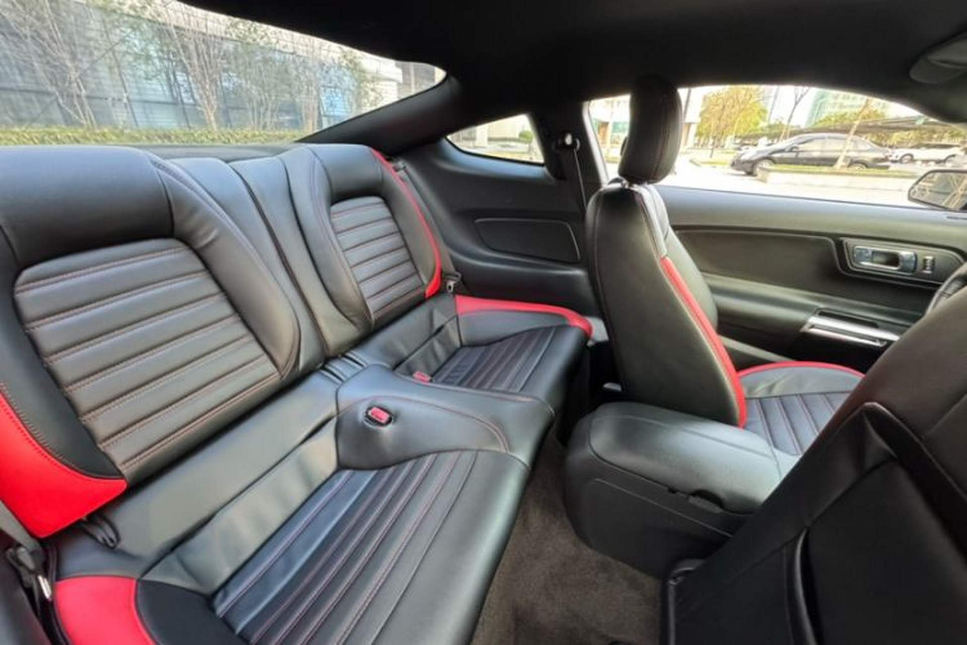 Used Ford Mustang 2015 2.3T Automatic U.S.-Spec Version Interior 4