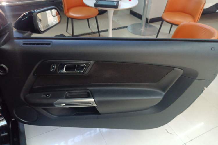 Used Ford Mustang 2015 2.3T Automatic U.S.-Spec Version Interior 5
