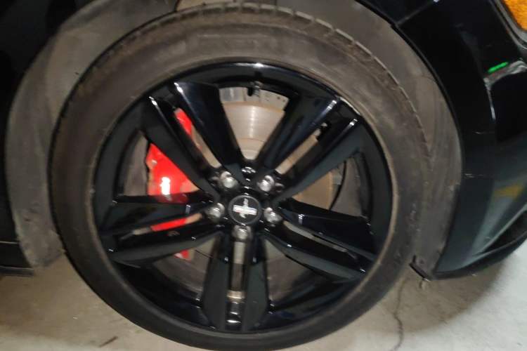 Used Ford Mustang 2015 2.3T 50th Anniversary Edition Right Front Wheel Hub