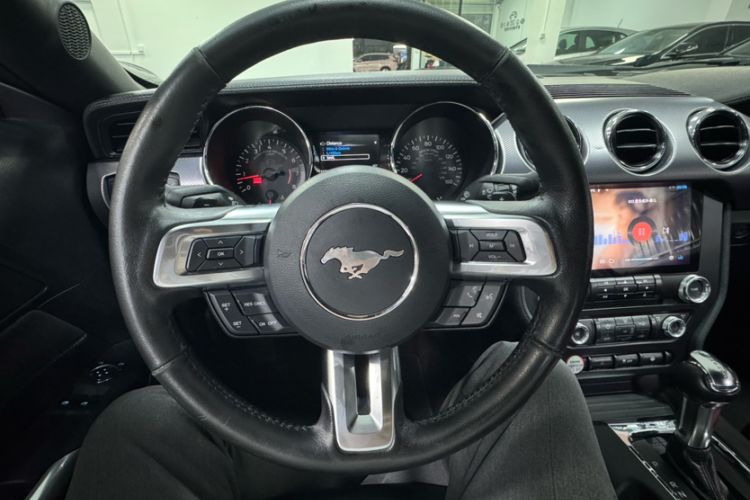 Used Ford Mustang 2015 2.3T Automatic U.S.-Spec Version Steering Wheel