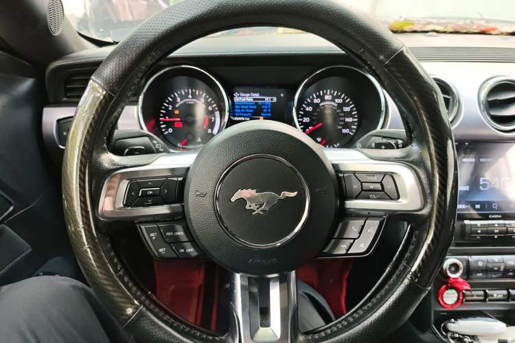 Used Ford Mustang 2015 2.3T Automatic U.S.-Spec Version Steering Wheel