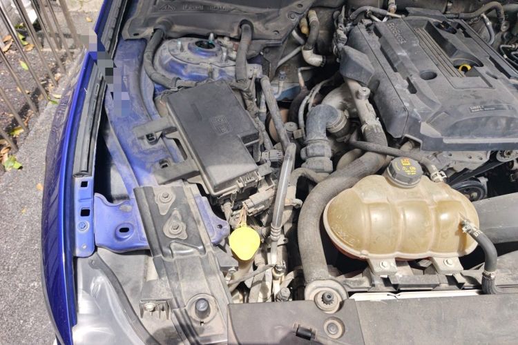 Used Ford Mustang  Engine Bay Right