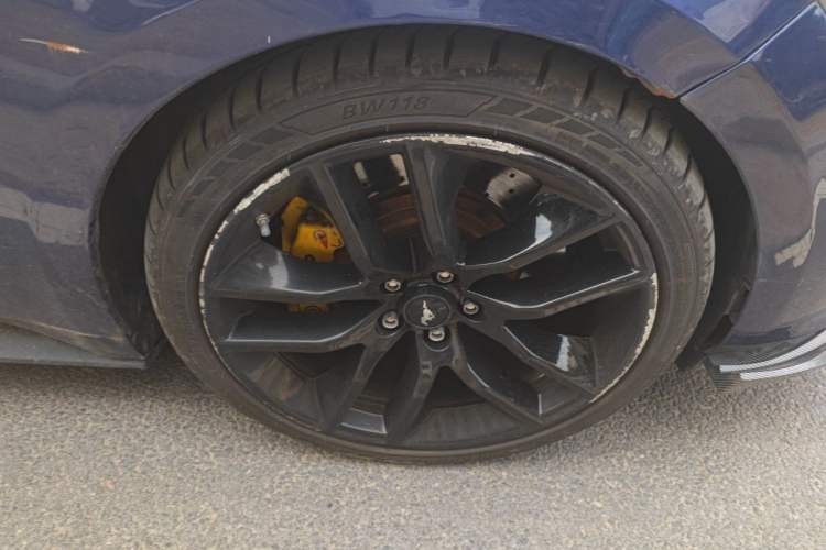 Used Ford Mustang  Right Front Wheel Hub