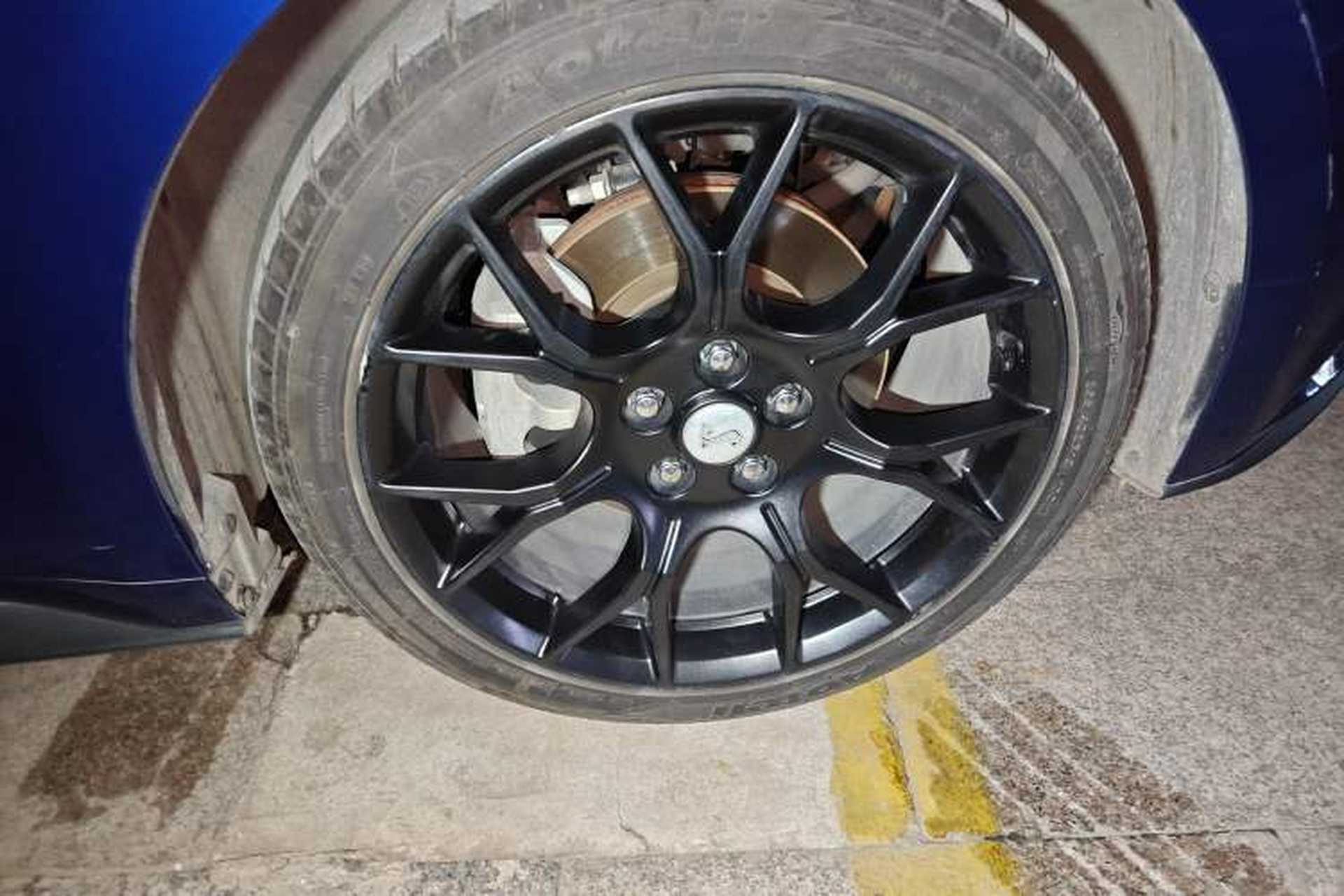 Used Ford Mustang 2015 2.3T Automatic U.S.-Spec Version Right Front Wheel Hub