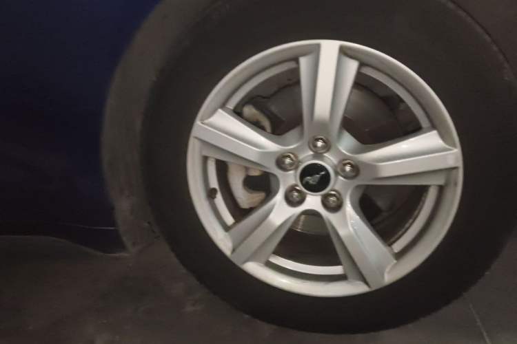 Used Ford Mustang  Right Front Wheel Hub