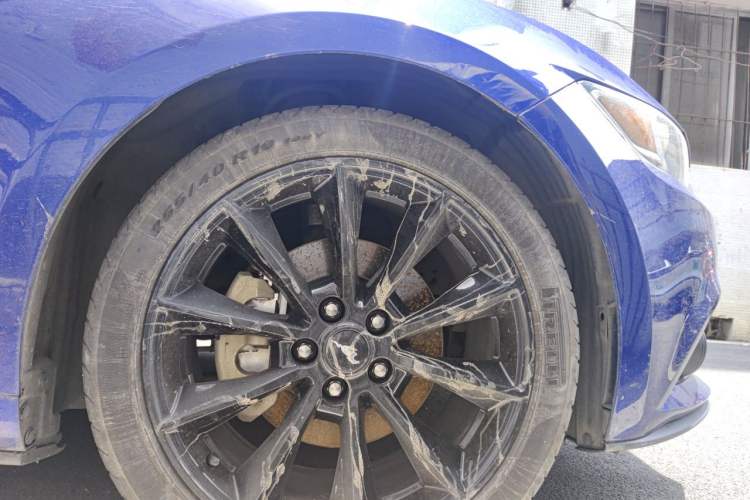 Used Ford Mustang  Right Front Wheel Hub