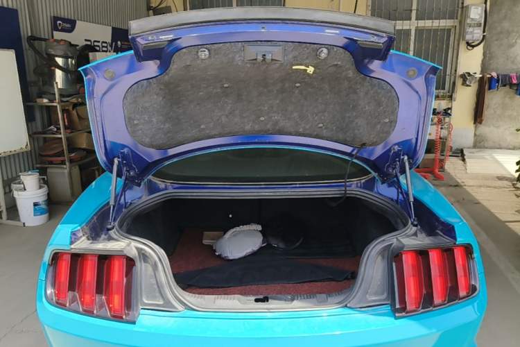 Used Ford Mustang 2015 2.3T Automatic U.S.-Spec Version Trunk