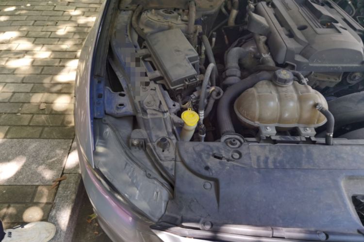 Used Ford Mustang  Engine Bay Right