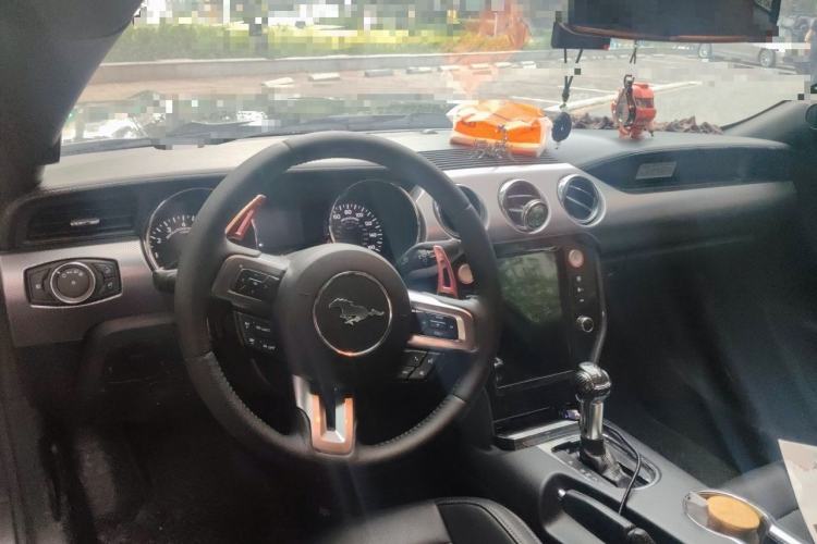 Used Ford Mustang  Center Console