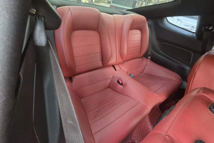 Used Ford Mustang 2015 2.3T Automatic U.S.-Spec Version Interior 4