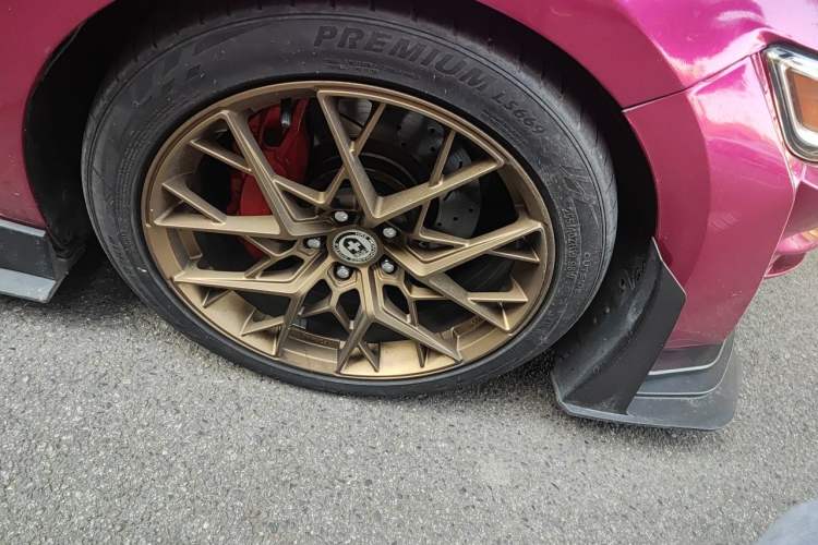Used Ford Mustang 2015 2.3T Performance Edition Right Front Wheel Hub