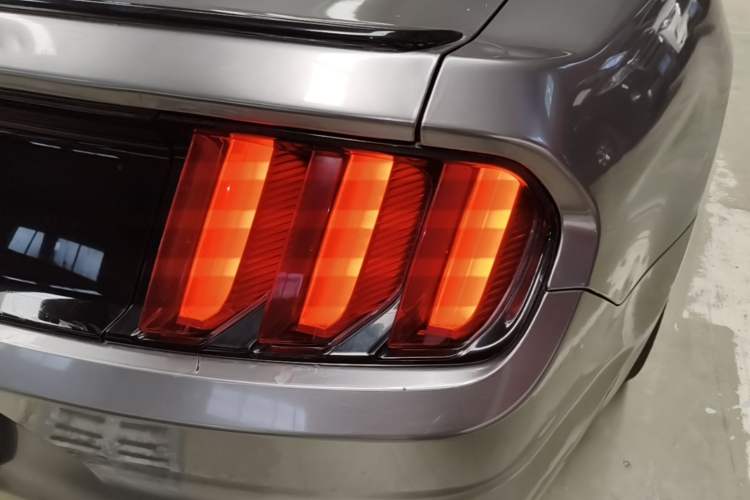 Used Ford Mustang 2015 2.3T Automatic U.S.-Spec Version Right Rear Taillight